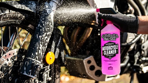 1748256011 02 Motorycycle Cleaner Pdp Highlight 21bffd5e B03f 4630 8521 35bd94222ffa 950x Crop Center.jpg